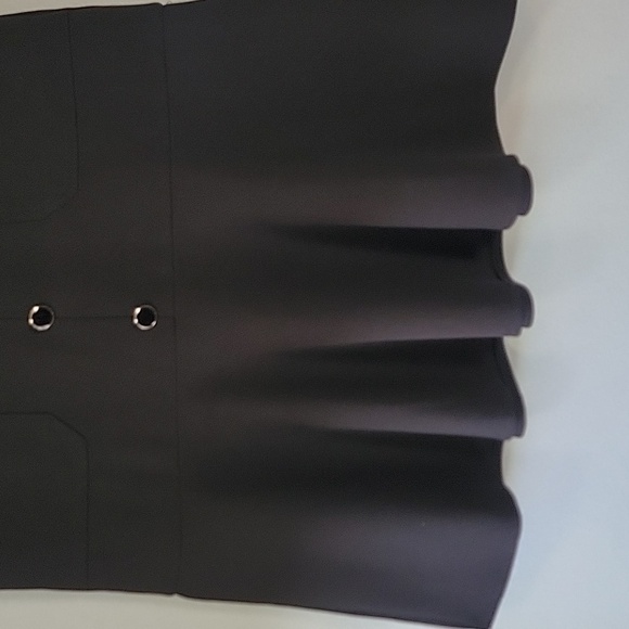 Knee-length Fishtail style skirt with buttons - Picture 4 of 8